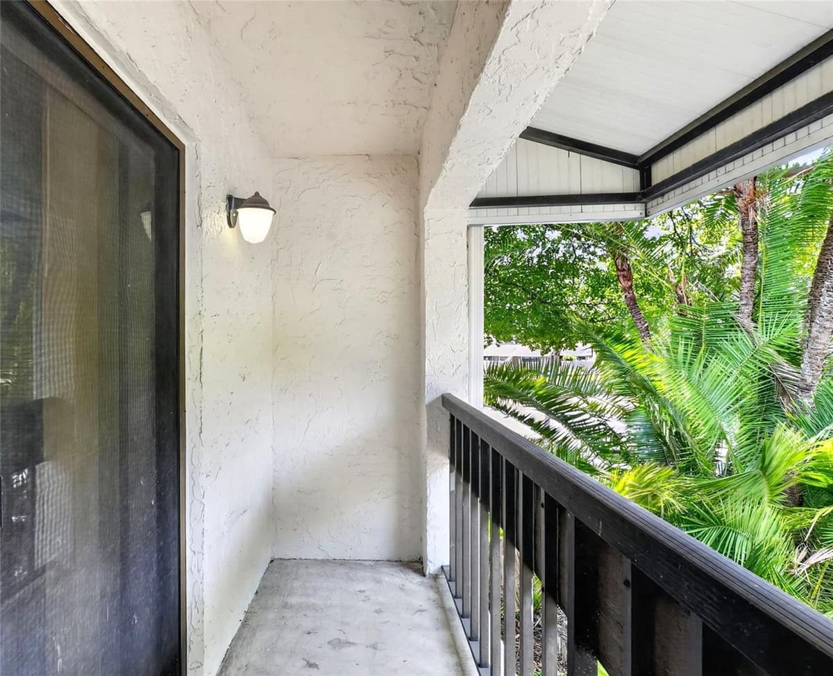 1810 VILLAGE CT — photo 34 of 55