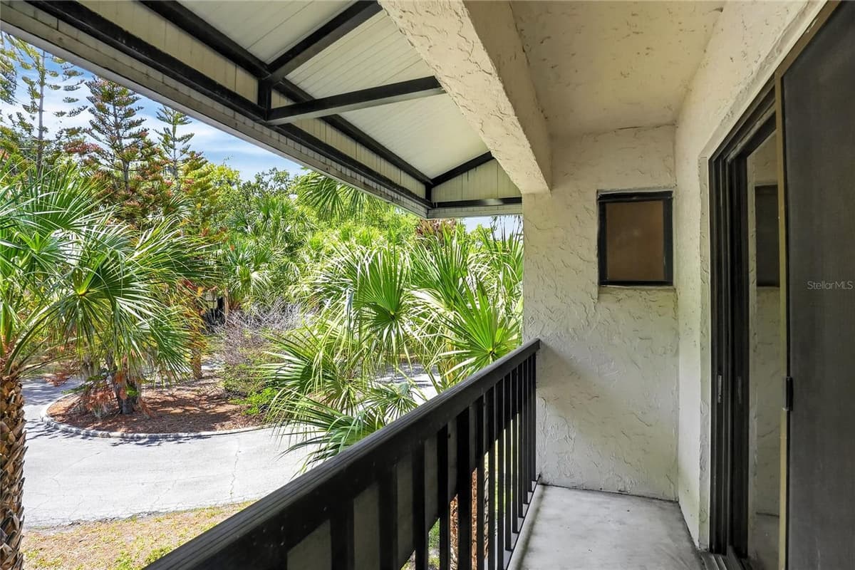 1810 VILLAGE CT — photo 35 of 55