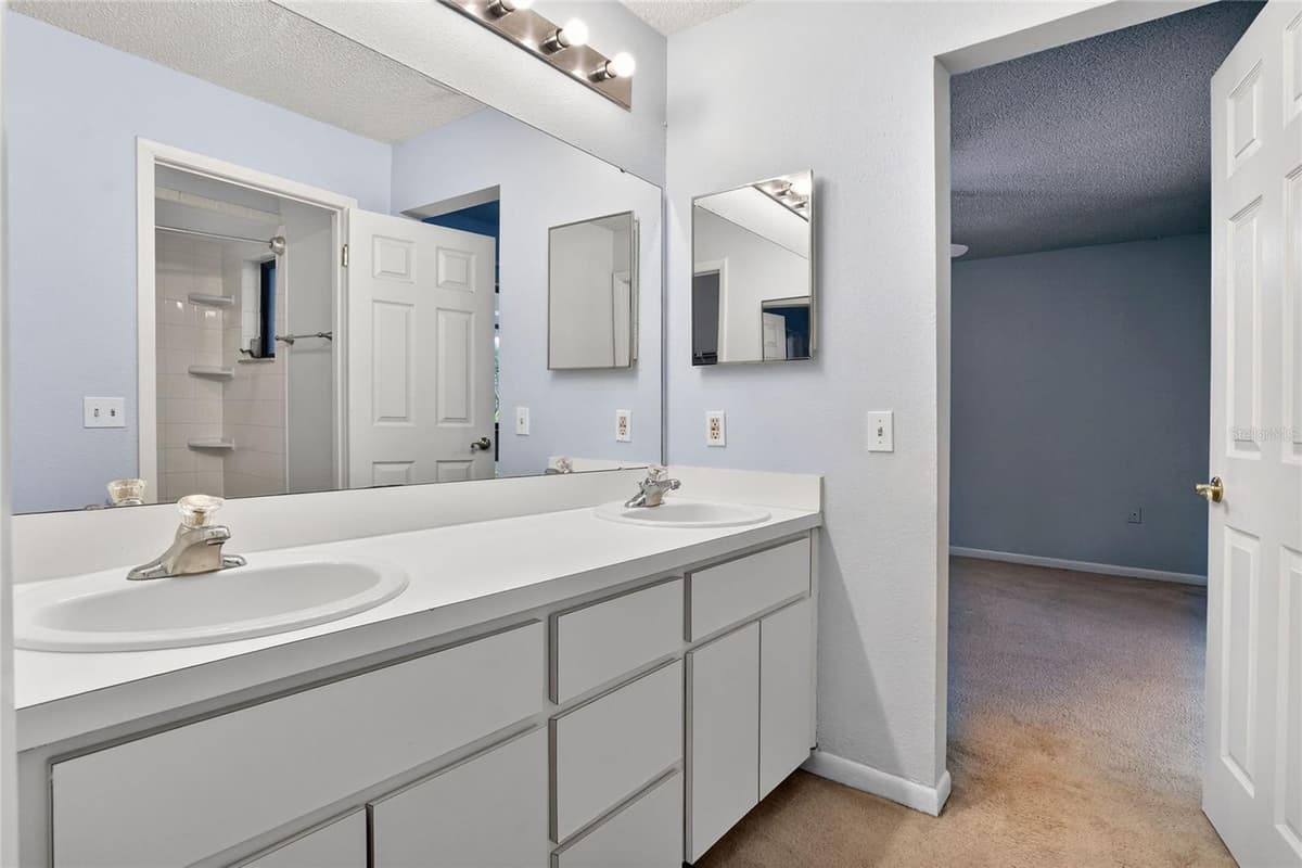 1810 VILLAGE CT — photo 29 of 55