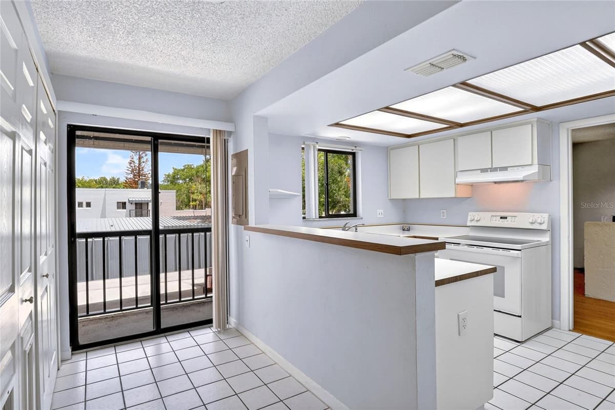 1810 VILLAGE CT — photo 19 of 55