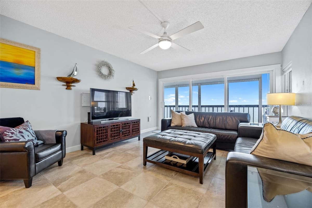 19450 GULF BOULEVARD — photo 19 of 28