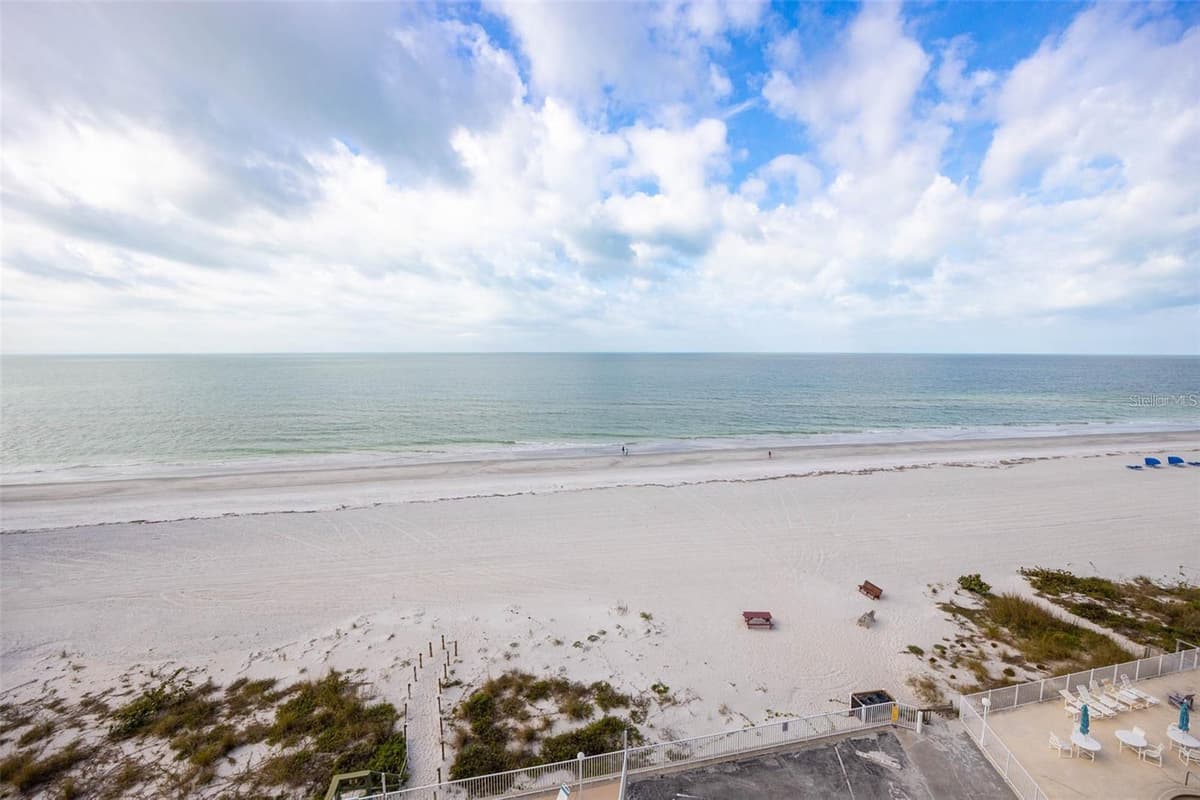 19450 GULF BOULEVARD — photo 4 of 28