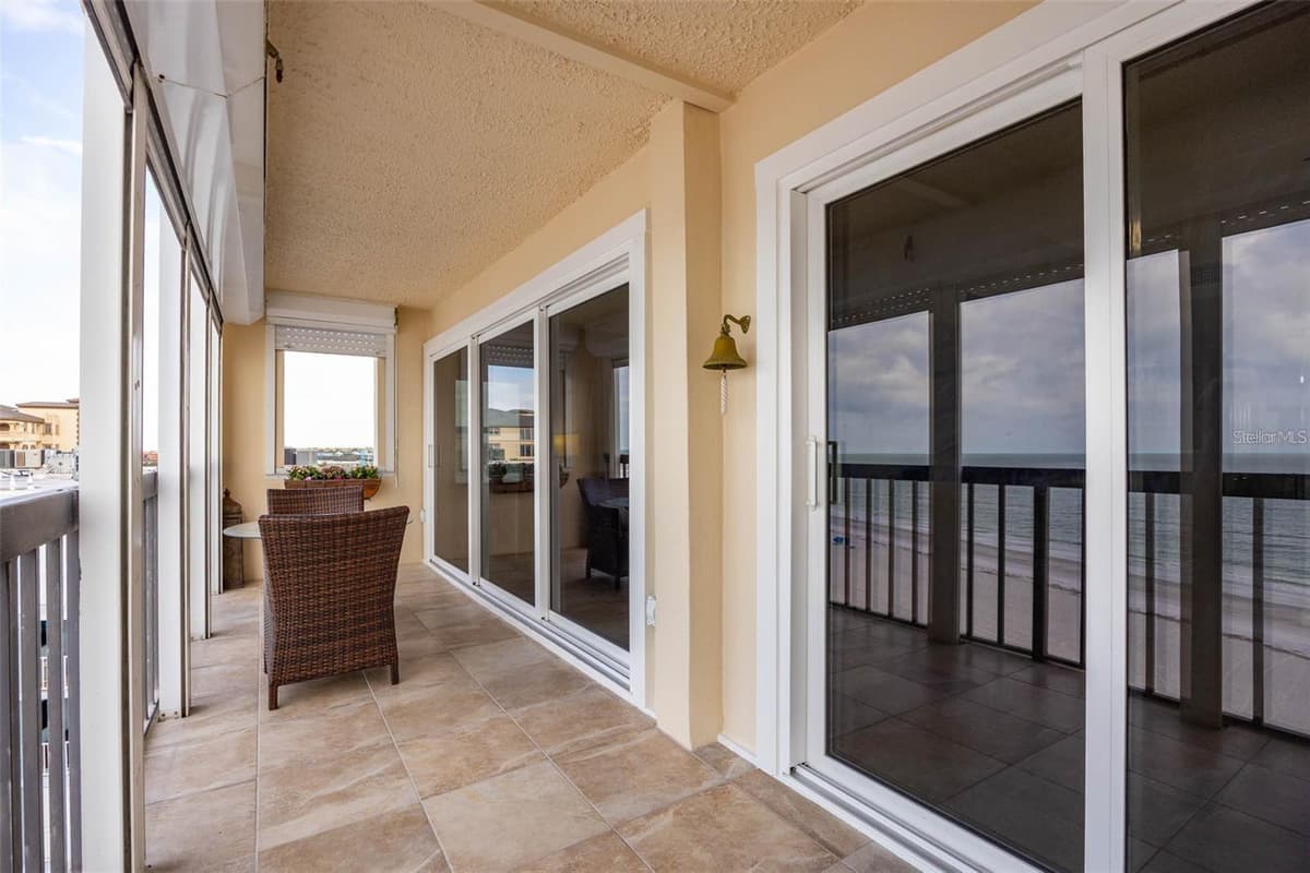 19450 GULF BOULEVARD — photo 11 of 28