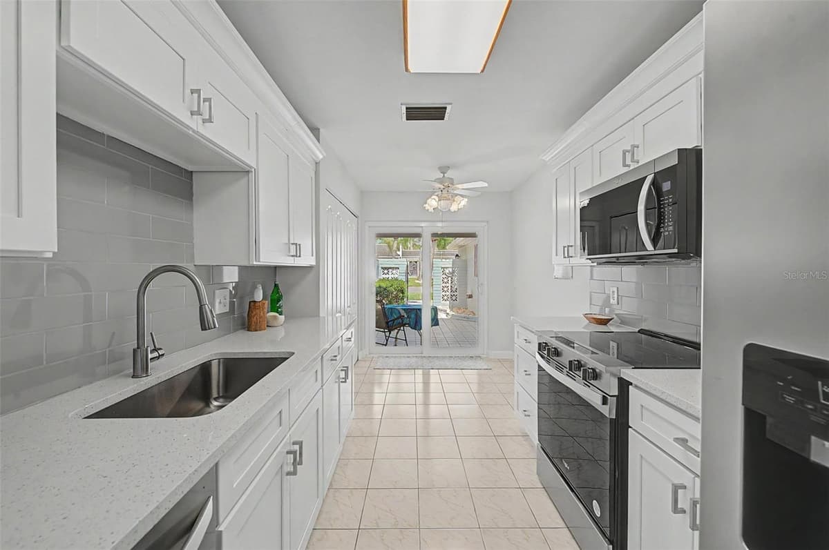 144 BOCA CIEGA POINT BOULEVARD — photo 13 of 45