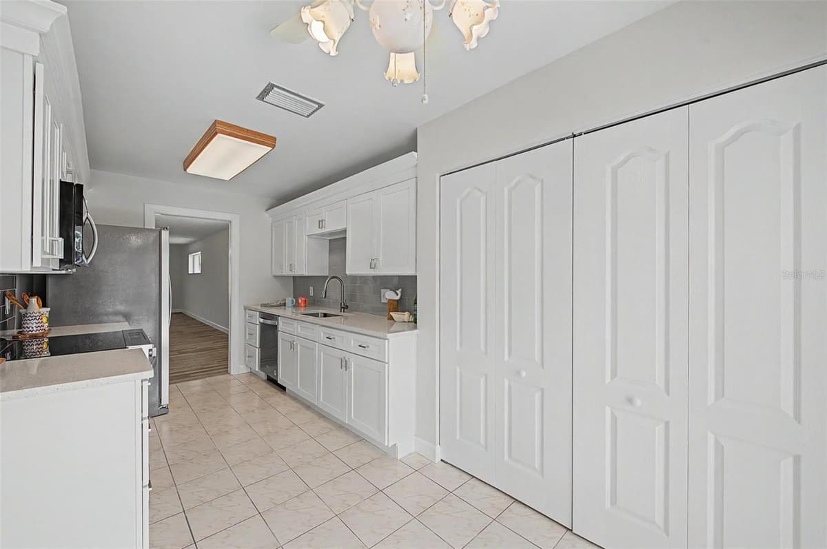 144 BOCA CIEGA POINT BOULEVARD — photo 14 of 45