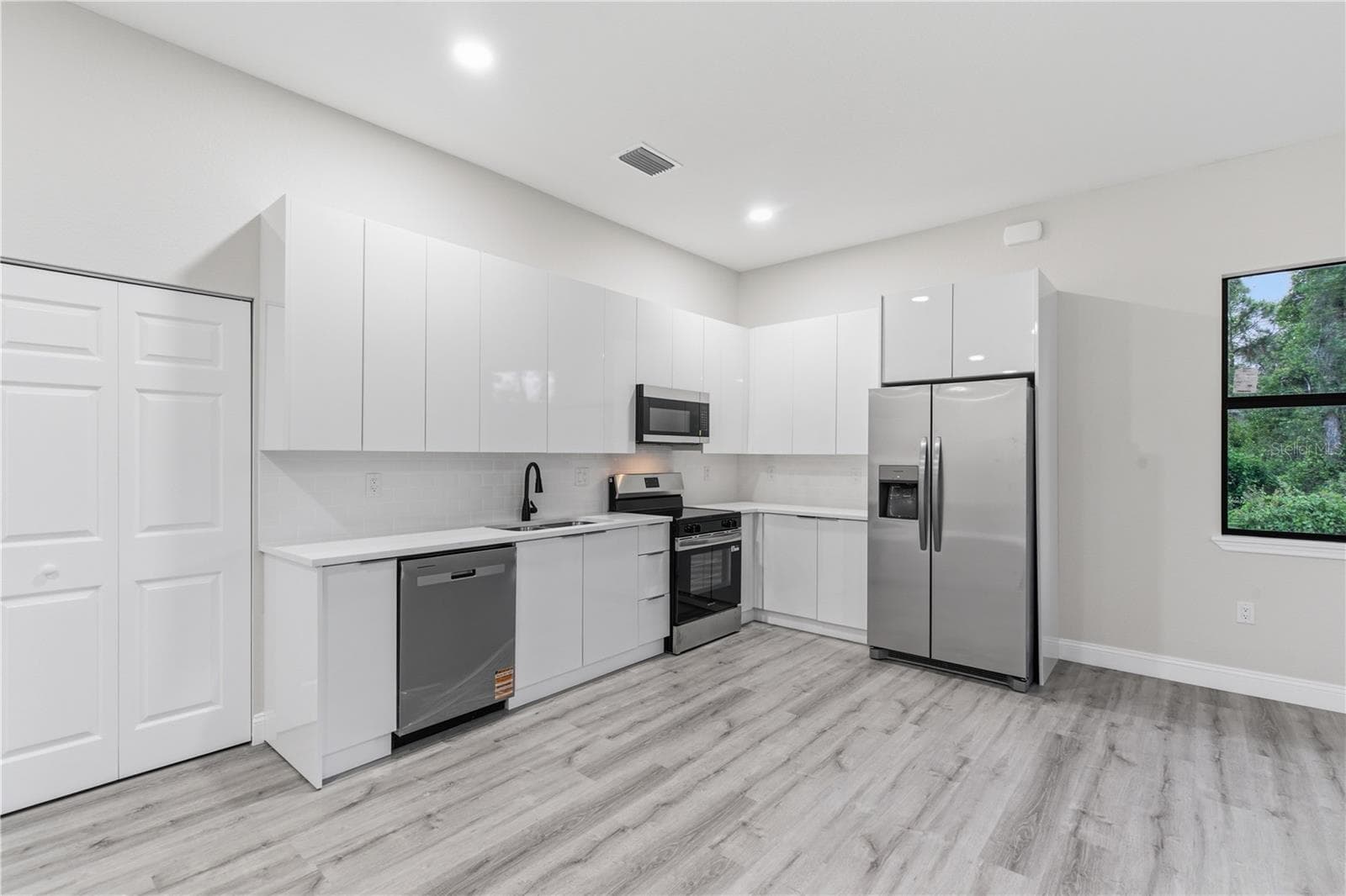 923 MILWAUKEE BOULEVARD — photo 16 of 32