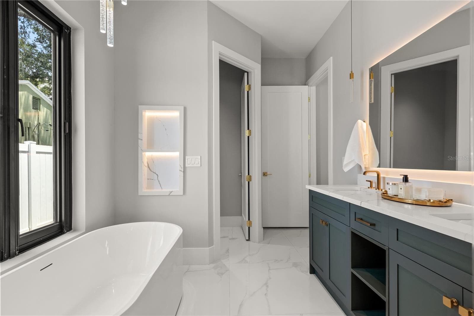 2315 WEBER STREET — photo 17 of 39