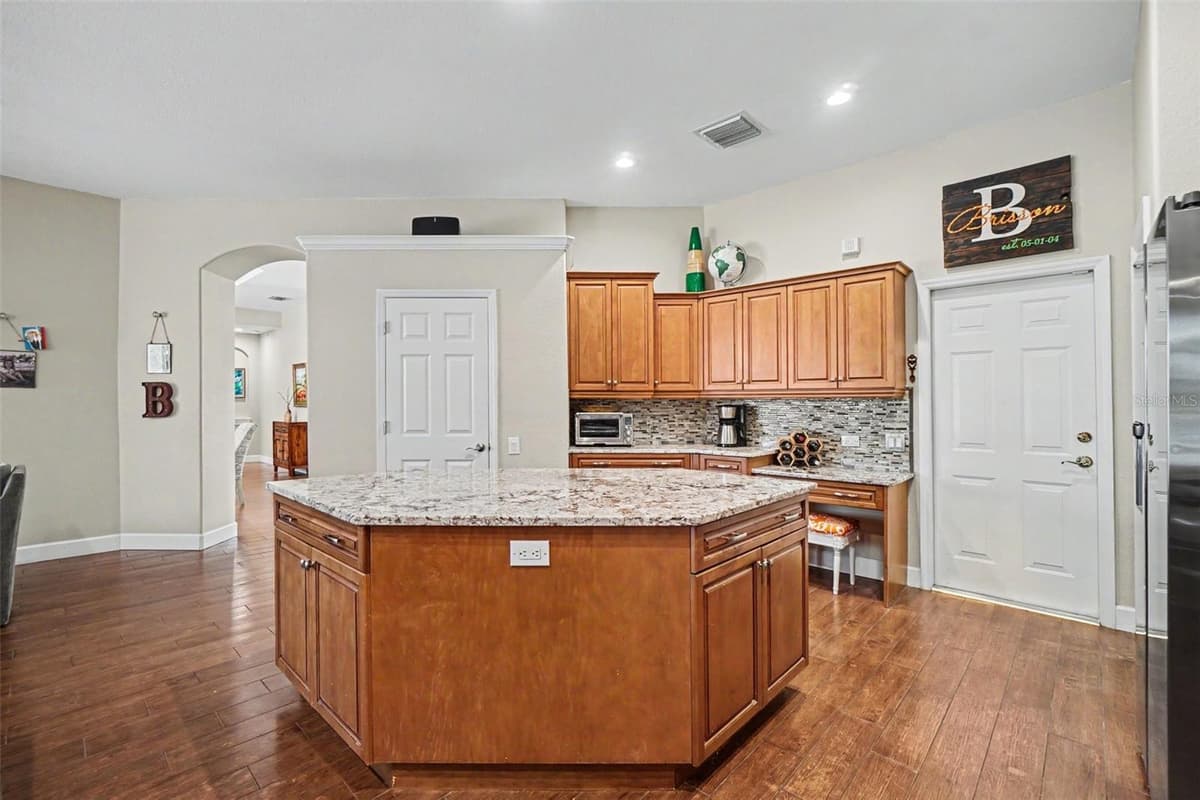 15220 BLACKHAWK DRIVE — photo 10 of 32