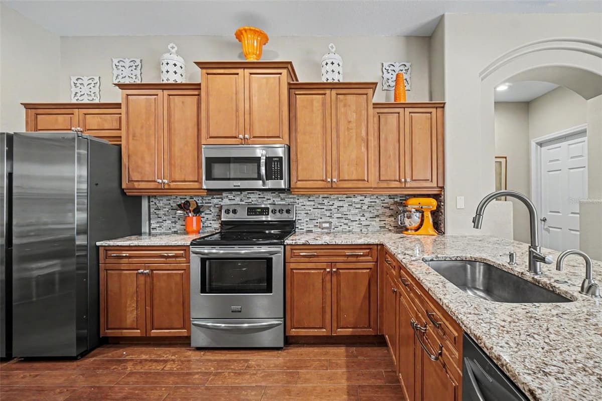 15220 BLACKHAWK DRIVE — photo 11 of 32