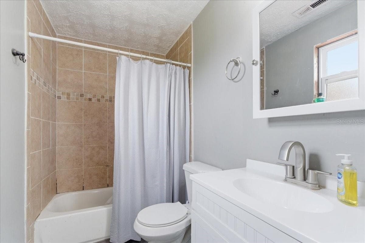 5040 RODEO DRIVE — photo 20 of 52