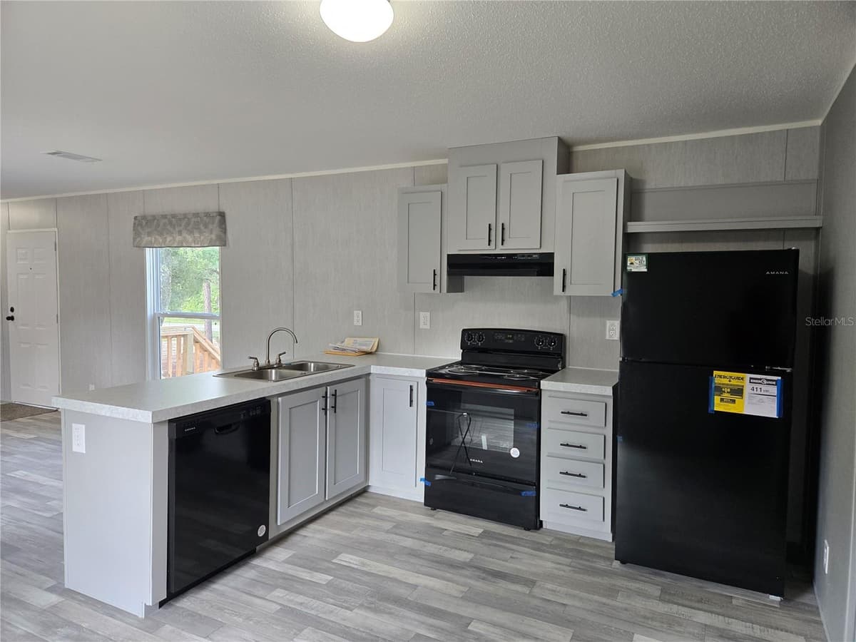 8851 105TH AVENUE — photo 7 of 21