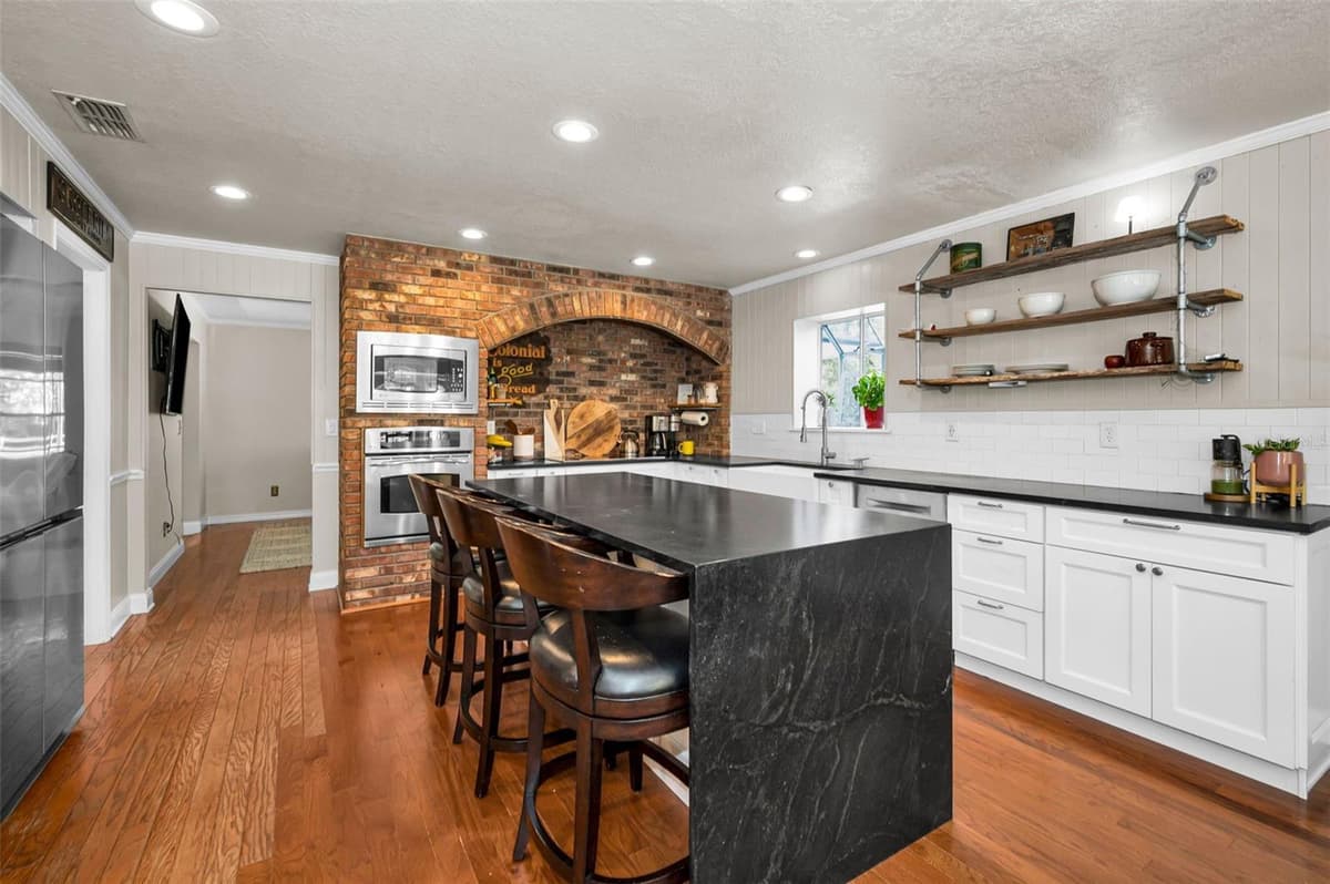 3525 FAIRVIEW STREET — photo 19 of 99