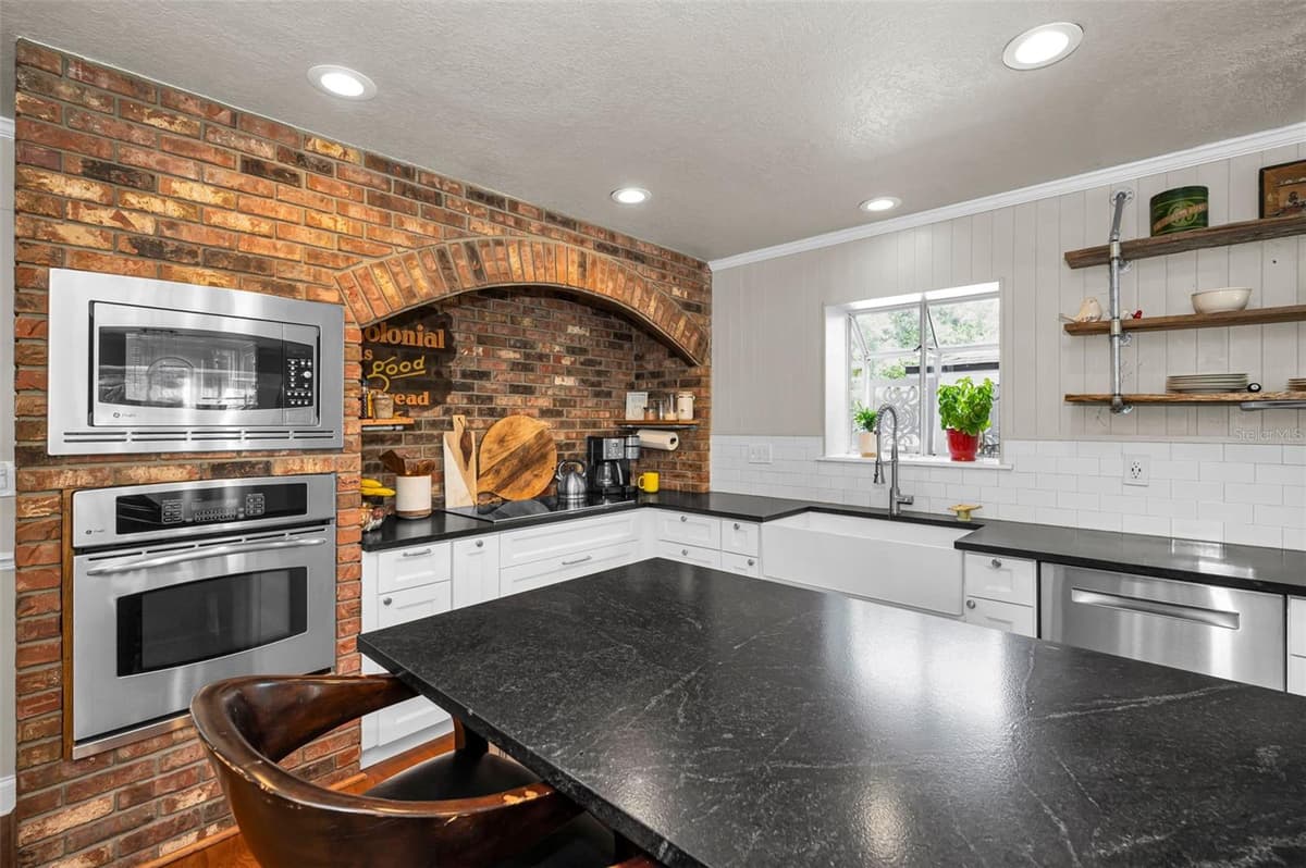 3525 FAIRVIEW STREET — photo 20 of 99