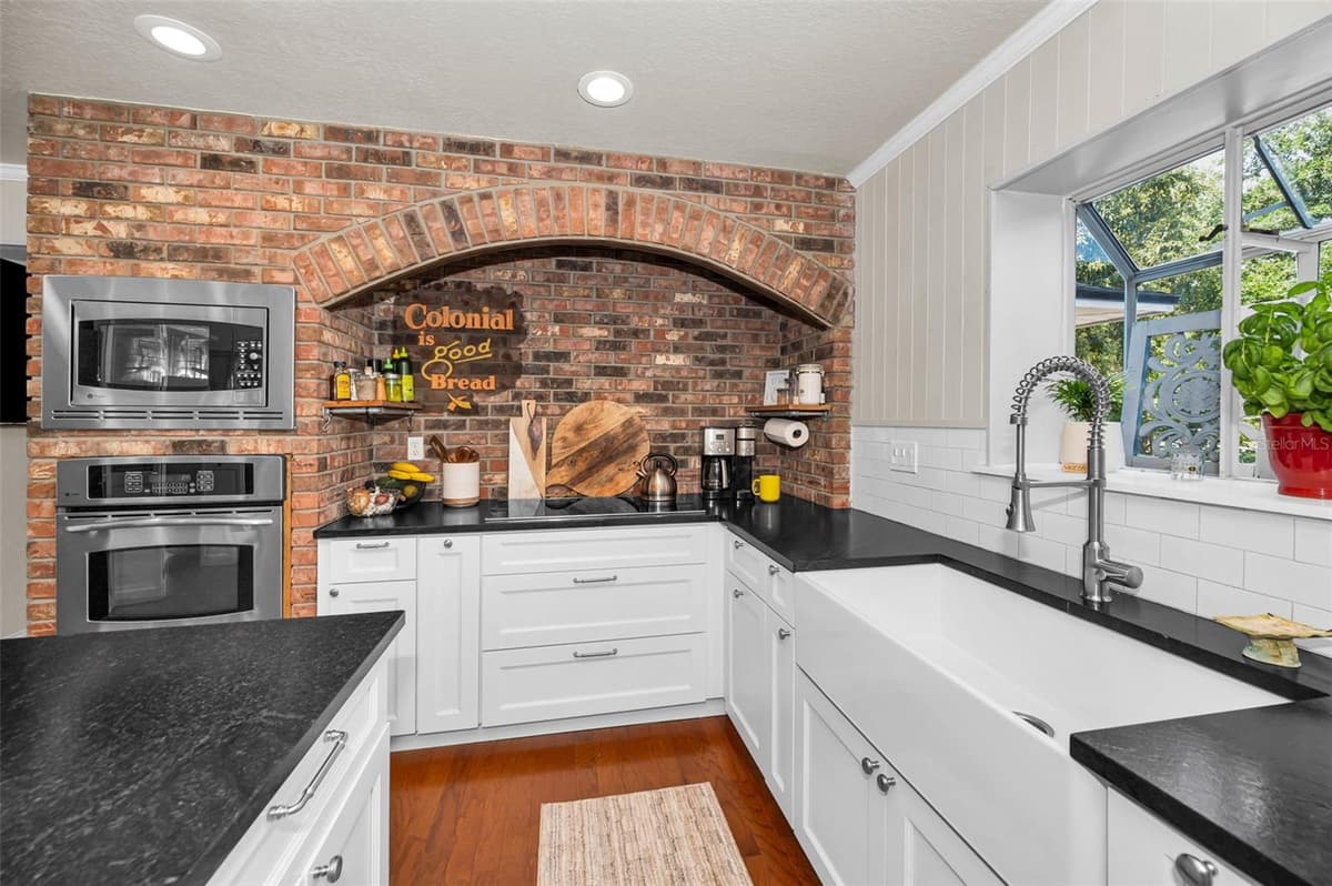 3525 FAIRVIEW STREET — photo 21 of 99