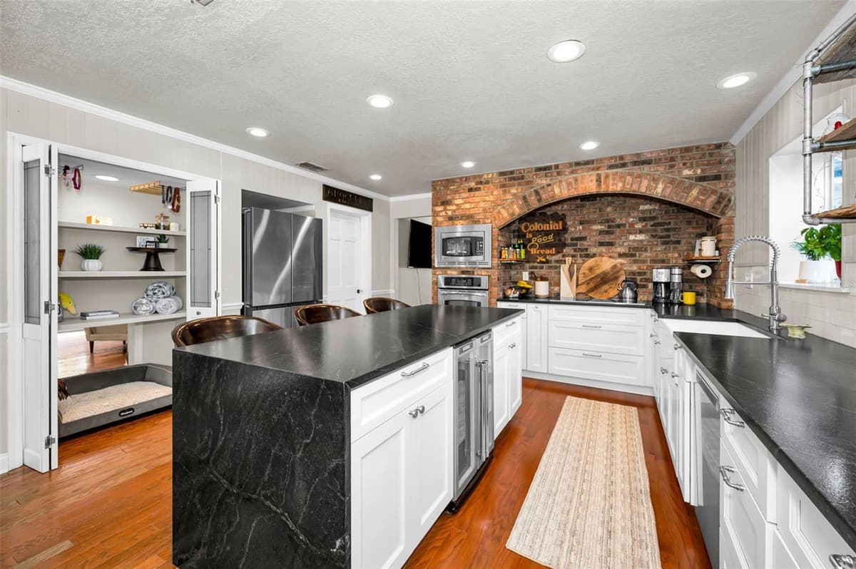3525 FAIRVIEW STREET — photo 22 of 99