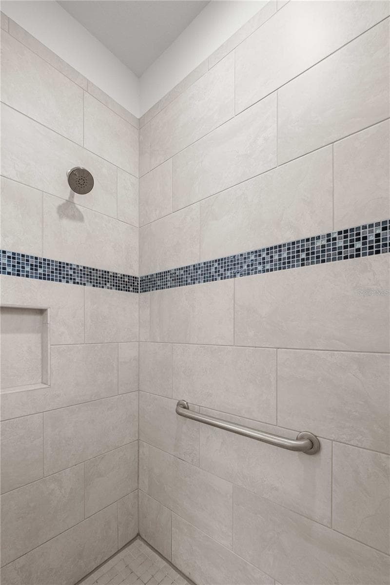 8847 104TH CIRCLE — photo 18 of 35