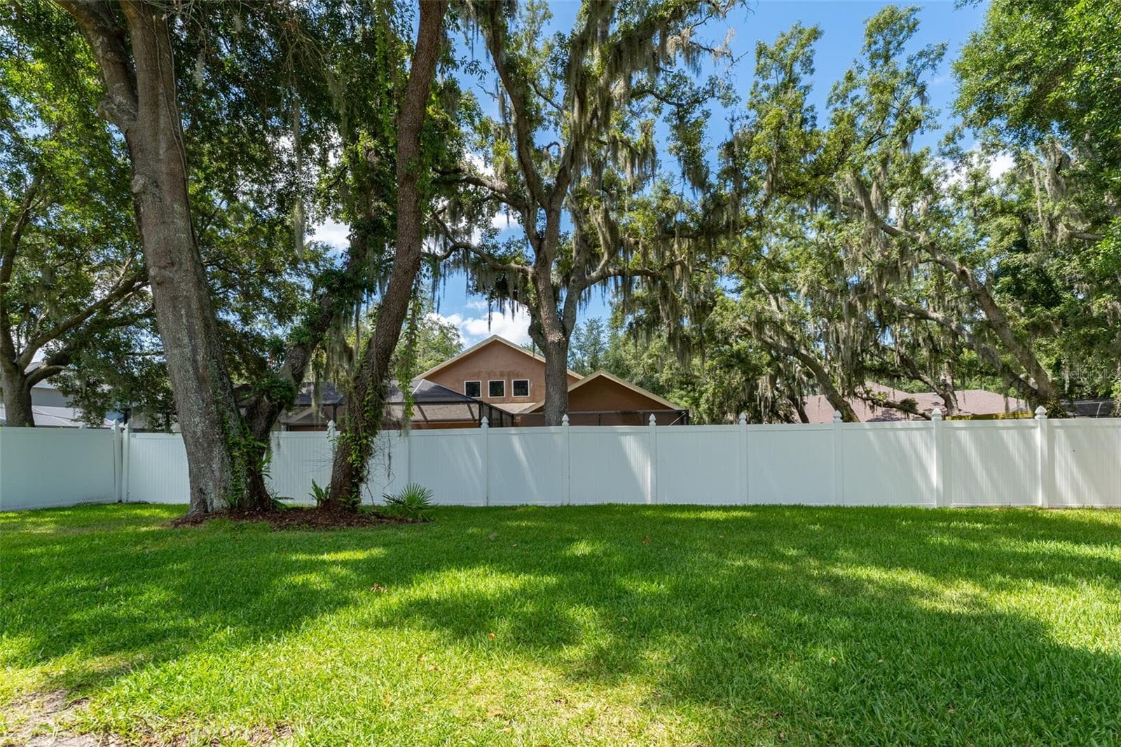 15211 MERLINGLEN PLACE — photo 8 of 34