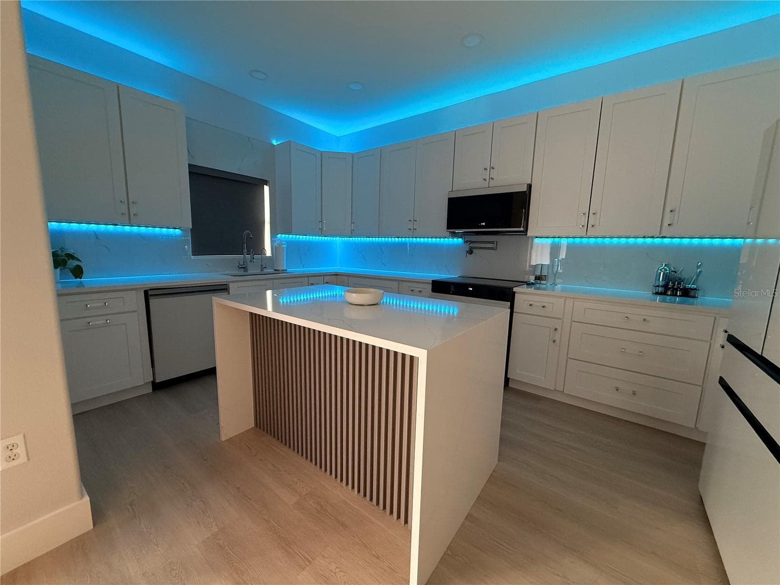 5802 COQUYT DRIVE — photo 10 of 49
