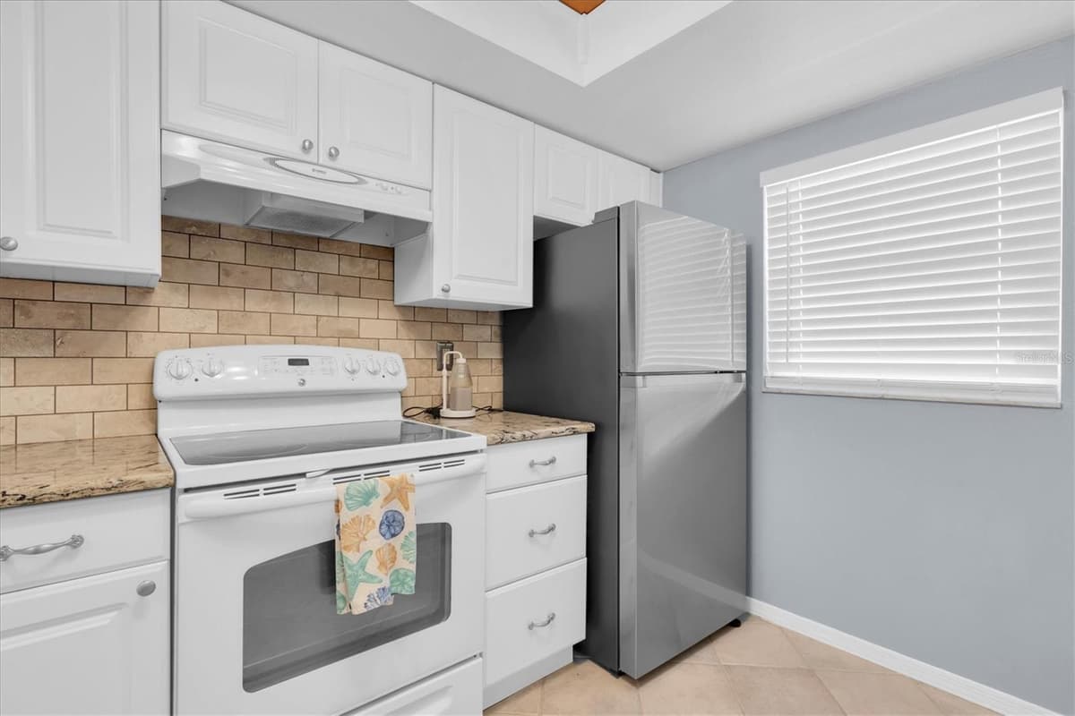 719 PINELLAS BAYWAY — photo 14 of 50