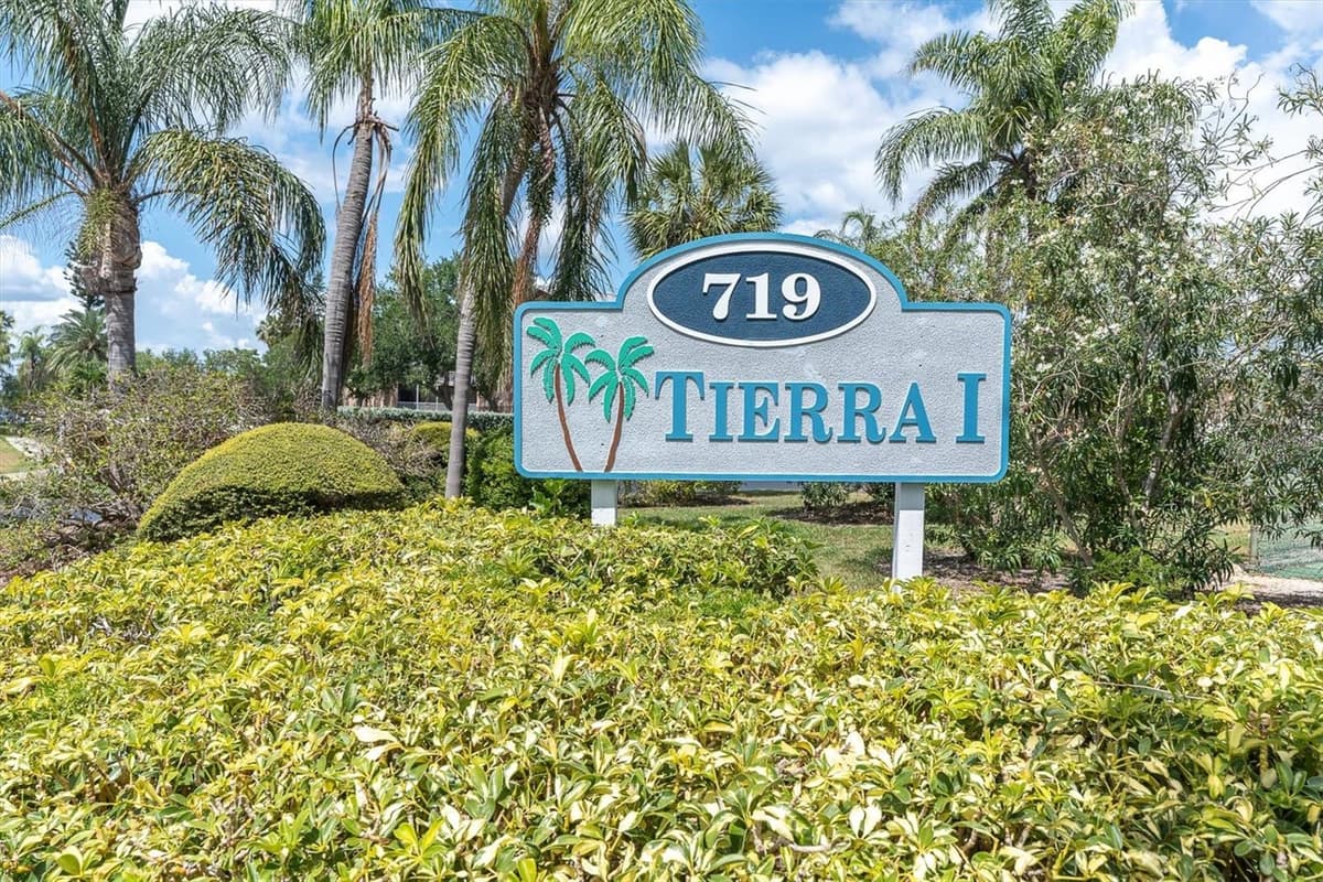 719 PINELLAS BAYWAY — photo 3 of 50