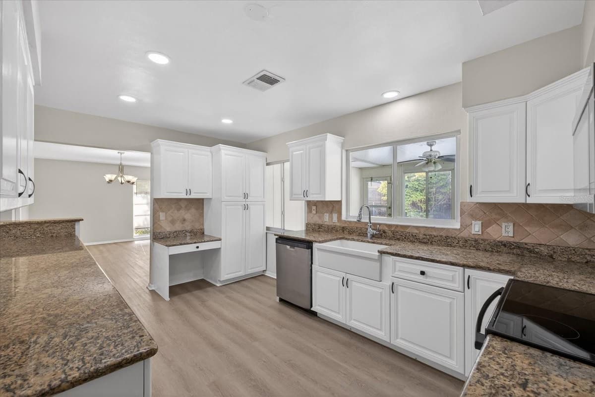 2239 DUNCAN DRIVE — photo 8 of 45