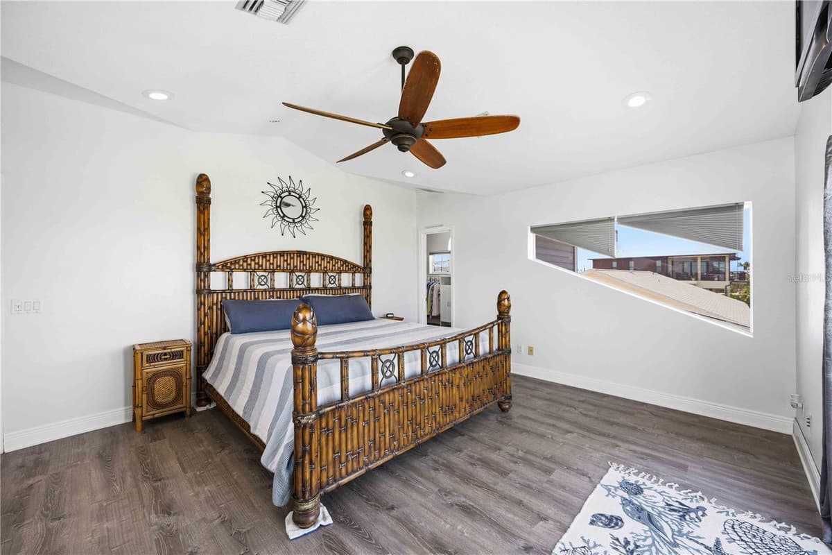 10460 MARION STREET — photo 34 of 72