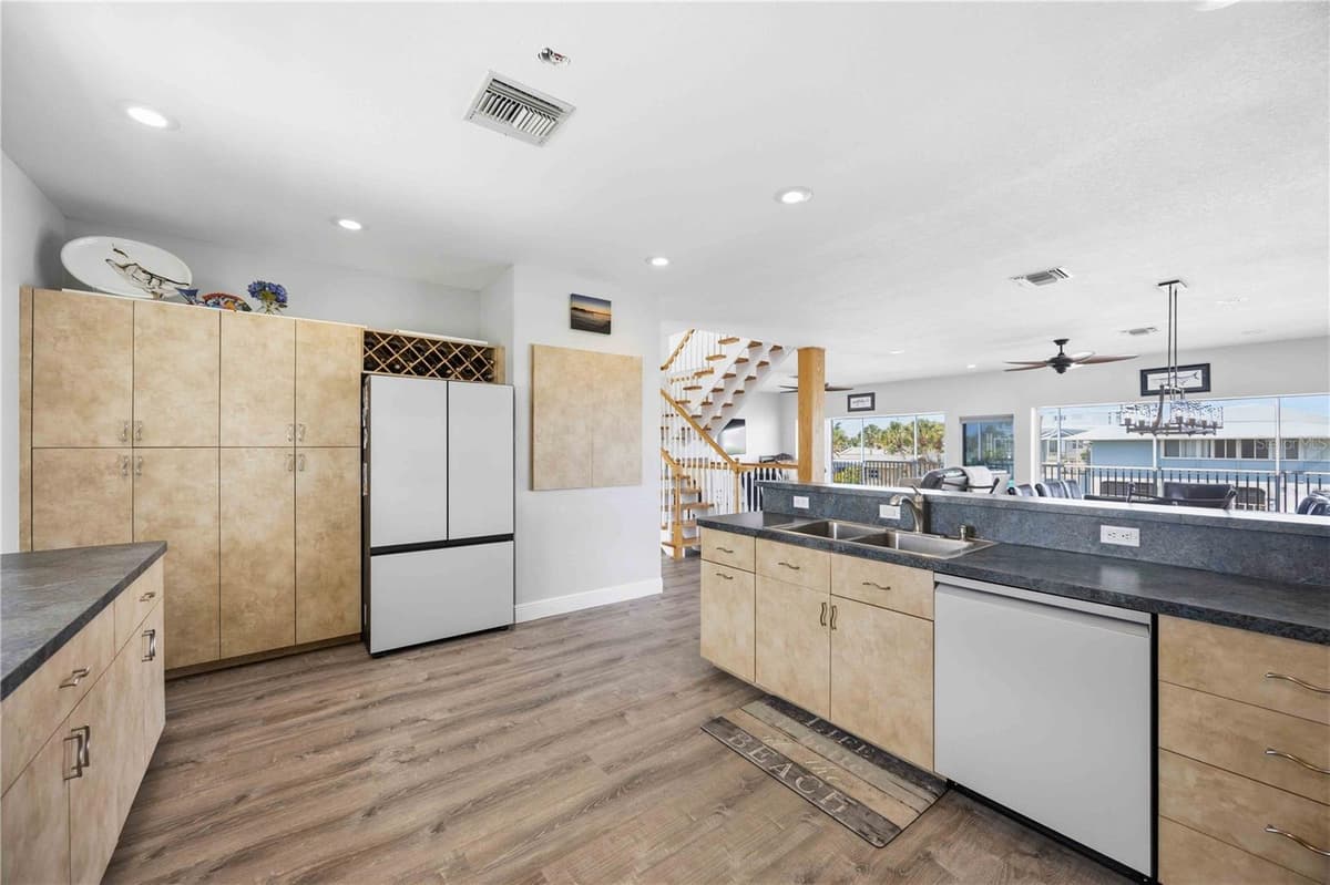 10460 MARION STREET — photo 19 of 72