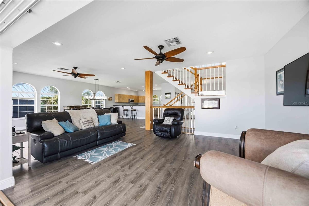 10460 MARION STREET — photo 14 of 72