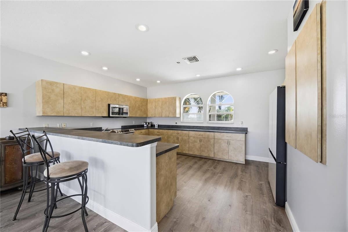 10460 MARION STREET — photo 18 of 72