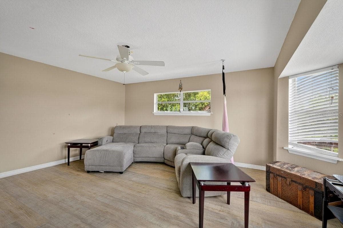 124 RANDLE AVENUE — photo 43 of 86