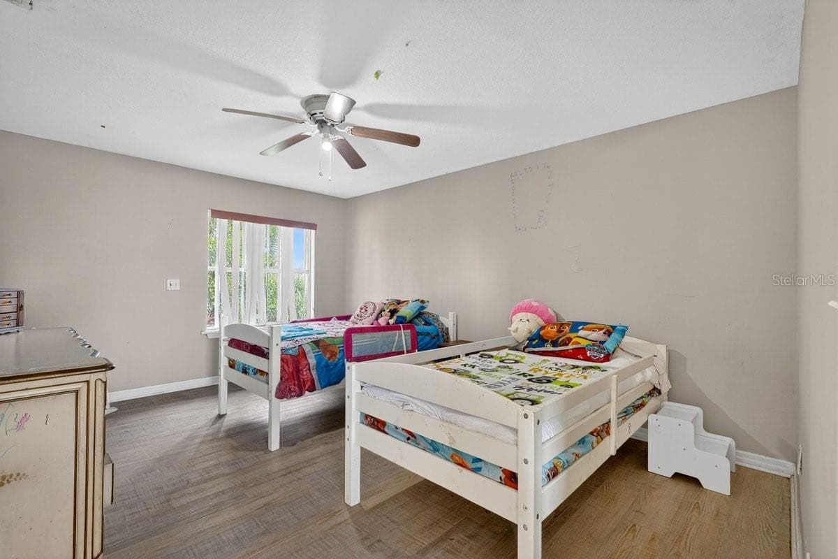 124 RANDLE AVENUE — photo 39 of 86