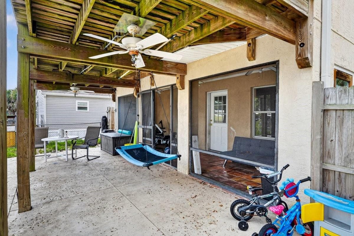 124 RANDLE AVENUE — photo 7 of 86