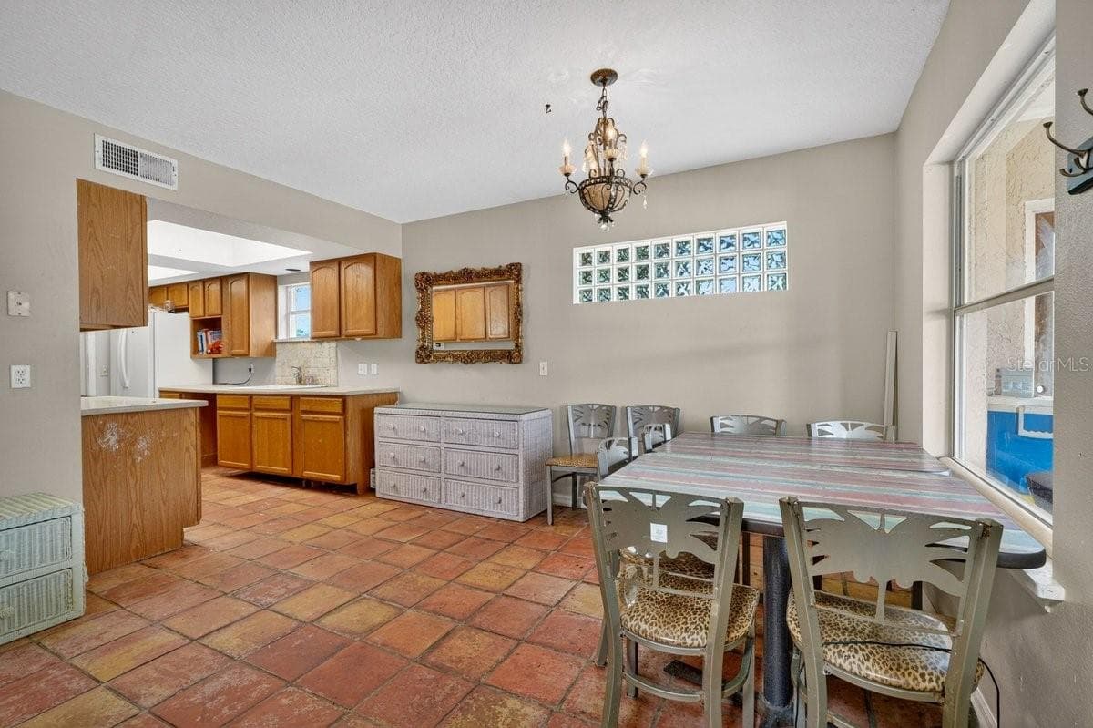 124 RANDLE AVENUE — photo 31 of 86