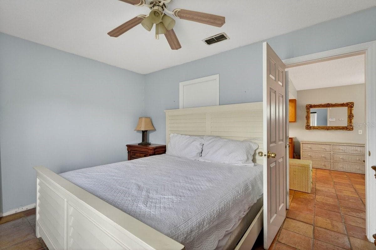 124 RANDLE AVENUE — photo 35 of 86