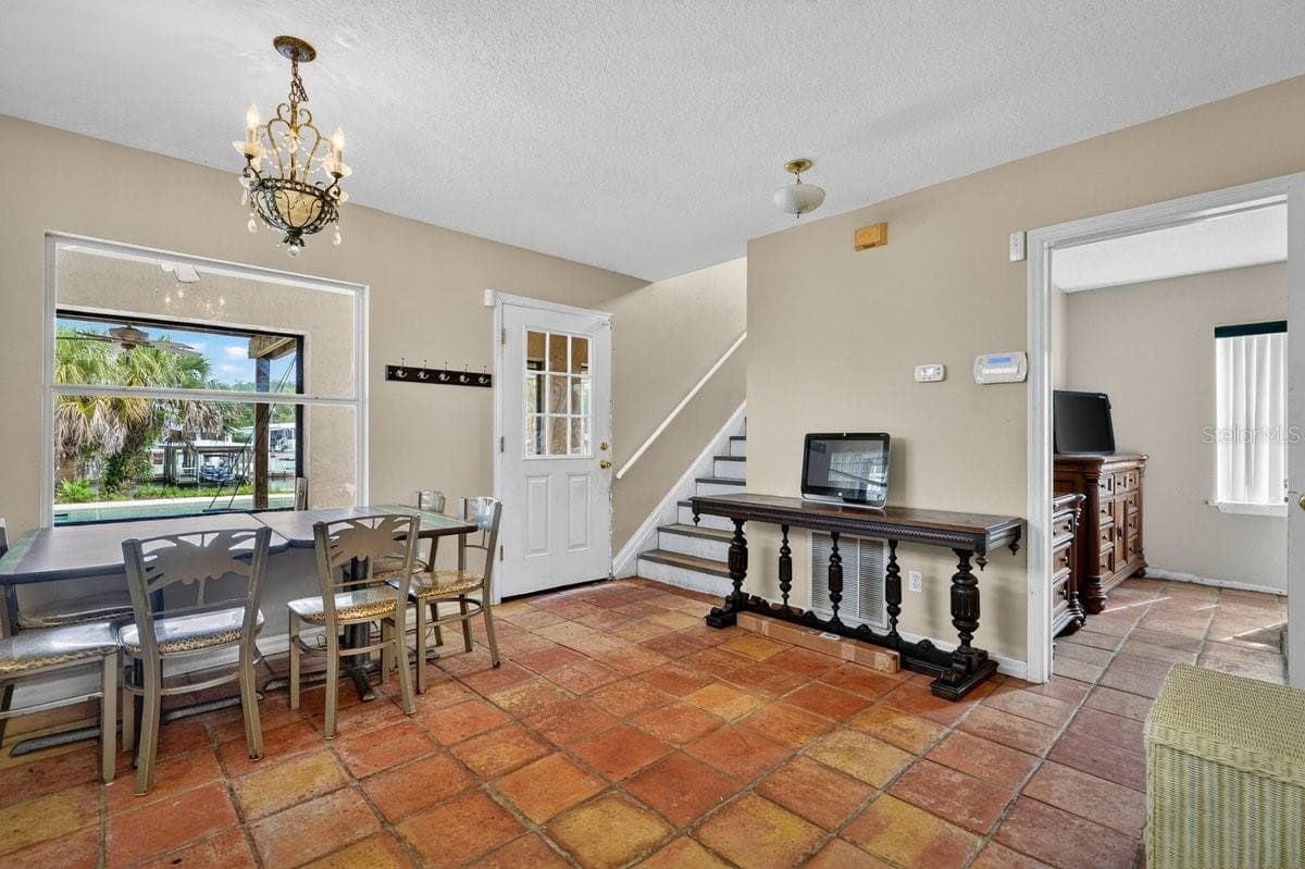 124 RANDLE AVENUE — photo 30 of 86