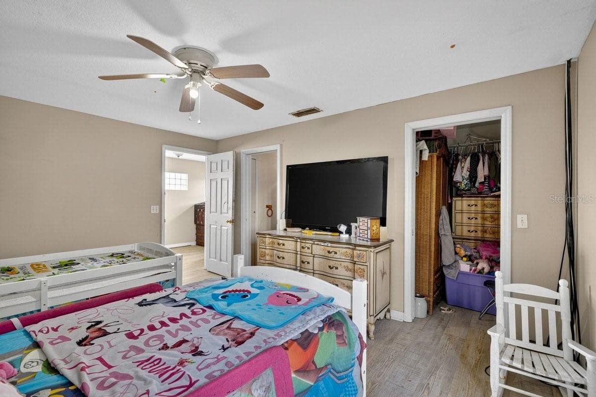 124 RANDLE AVENUE — photo 40 of 86