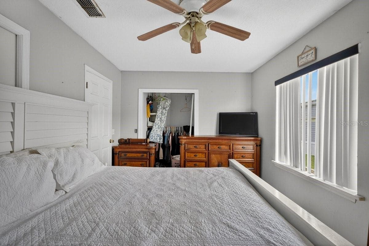 124 RANDLE AVENUE — photo 36 of 86
