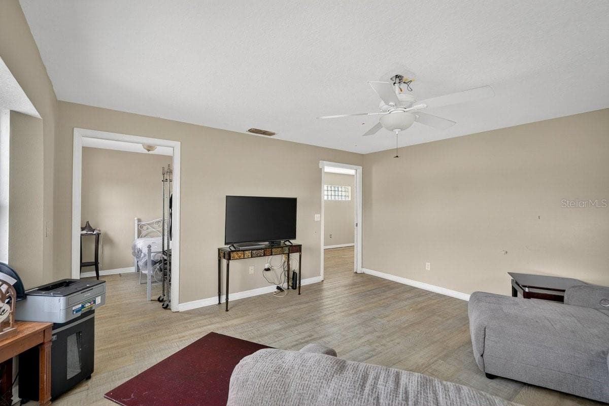 124 RANDLE AVENUE — photo 44 of 86