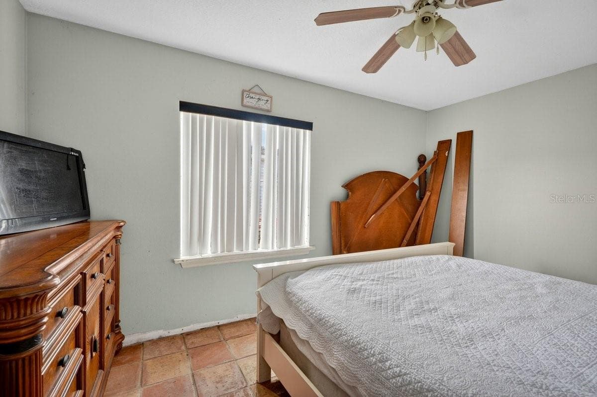 124 RANDLE AVENUE — photo 34 of 86