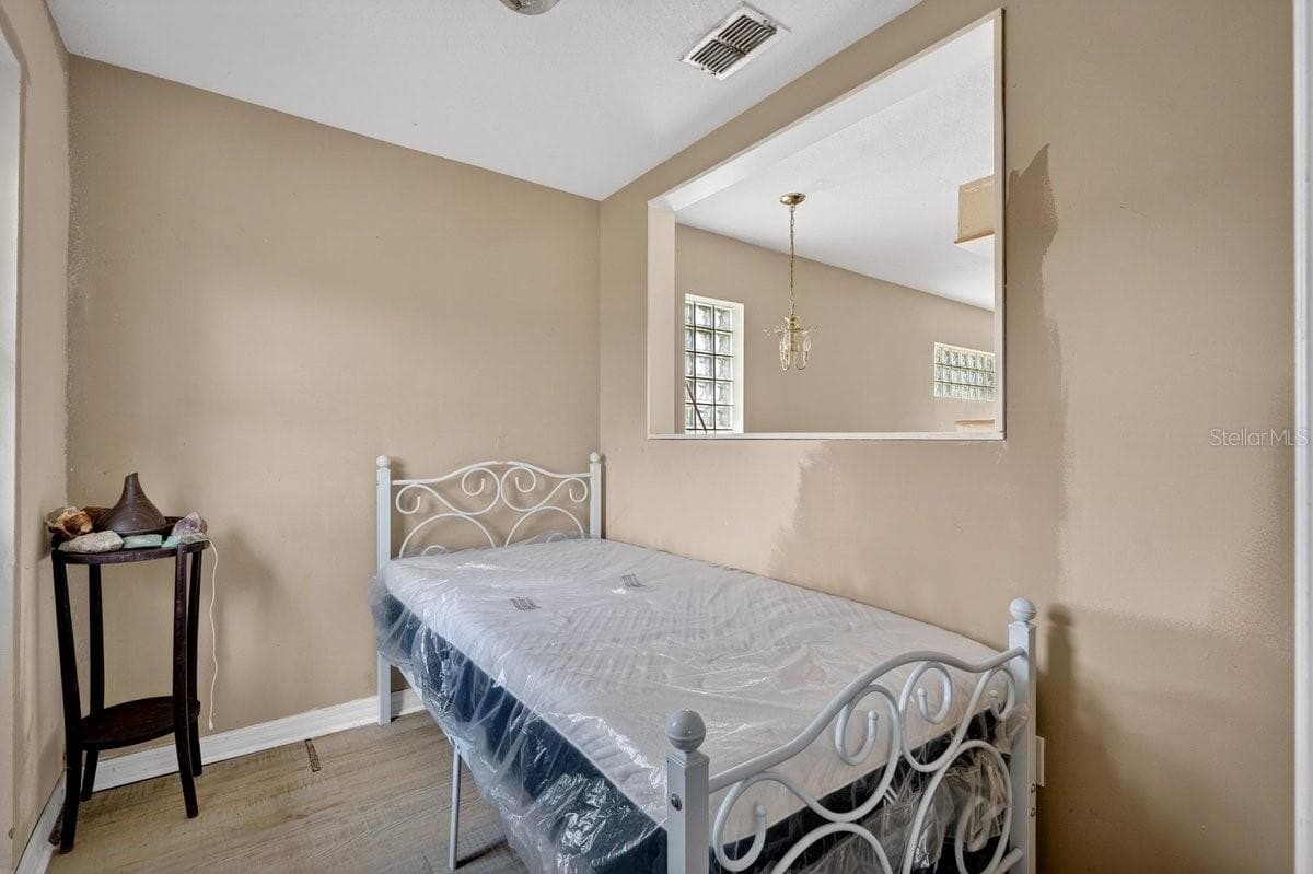 124 RANDLE AVENUE — photo 46 of 86