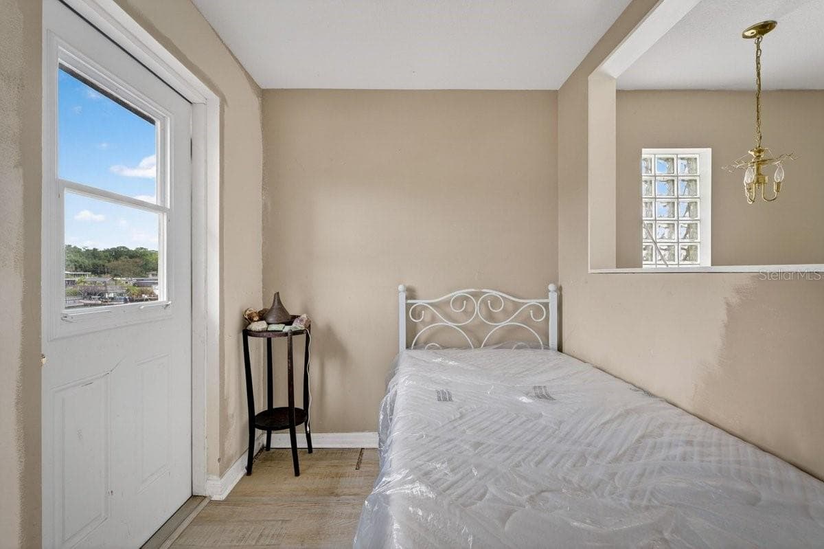 124 RANDLE AVENUE — photo 47 of 86