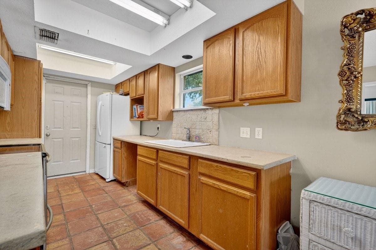 124 RANDLE AVENUE — photo 29 of 86