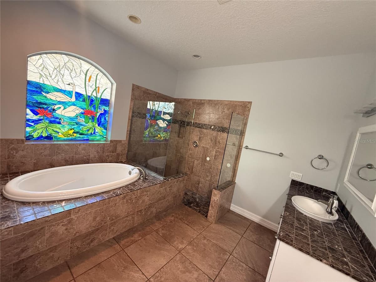24920 SE HIGHWAY 450 — photo 16 of 25