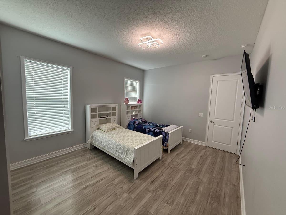 24920 SE HIGHWAY 450 — photo 23 of 25