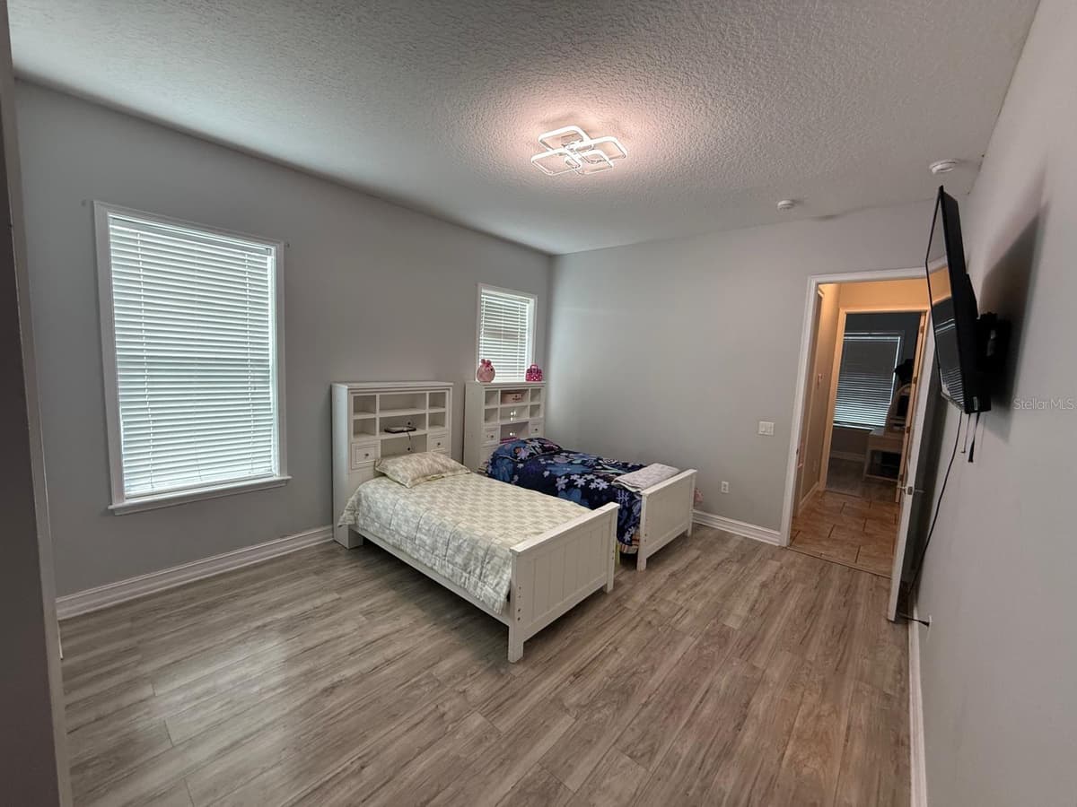 24920 SE HIGHWAY 450 — photo 17 of 25