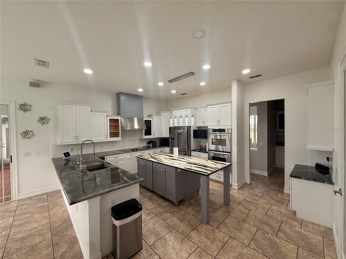 24920 SE HIGHWAY 450 — photo 3 of 25