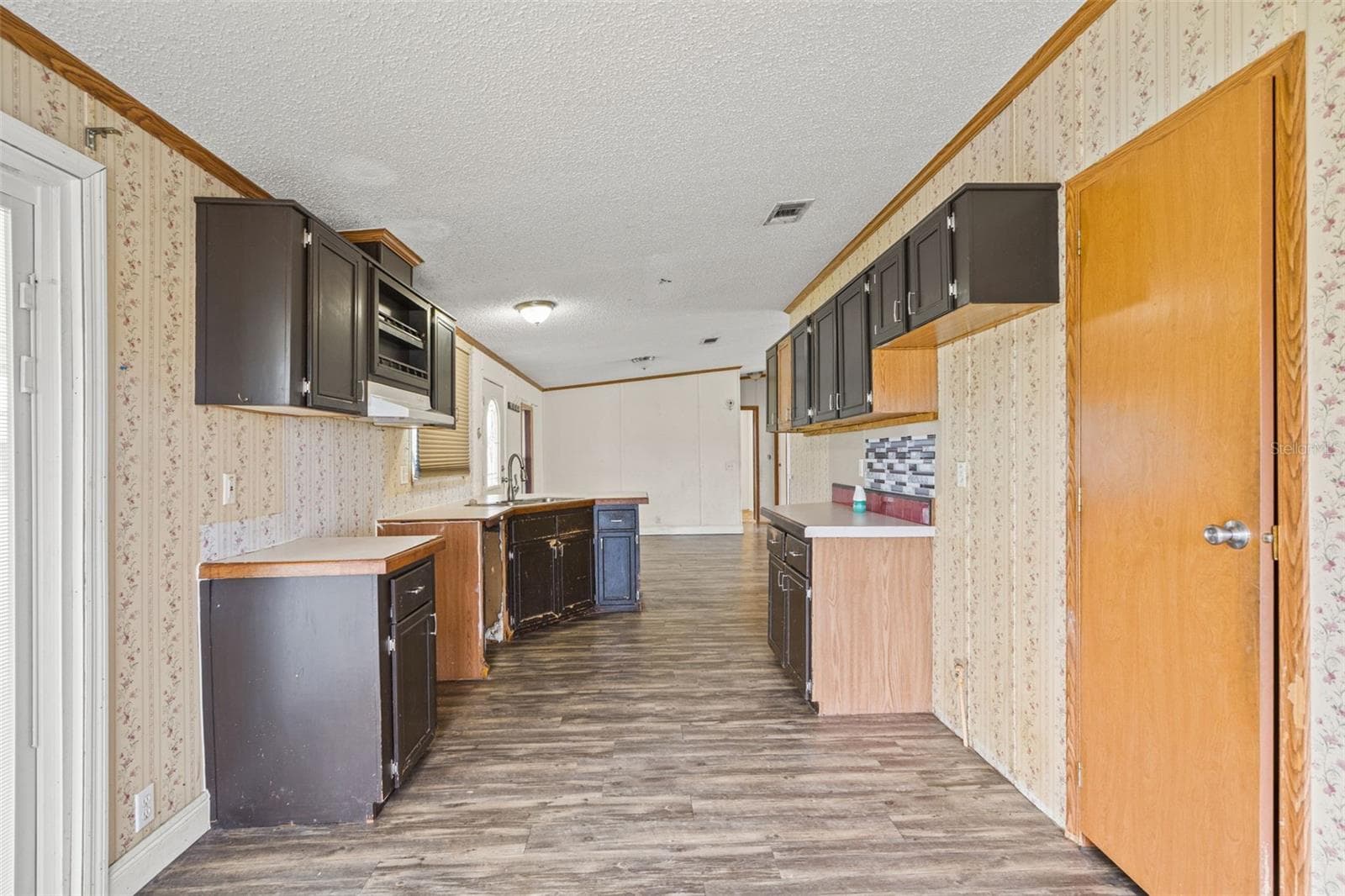 504 MANILLA LANE — photo 14 of 36