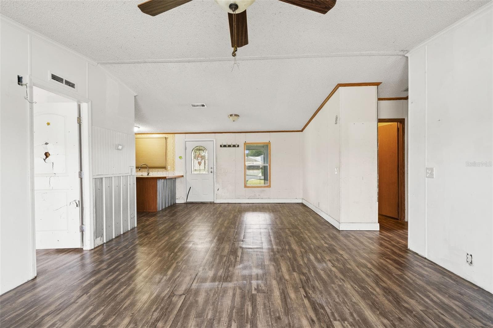 504 MANILLA LANE — photo 10 of 36
