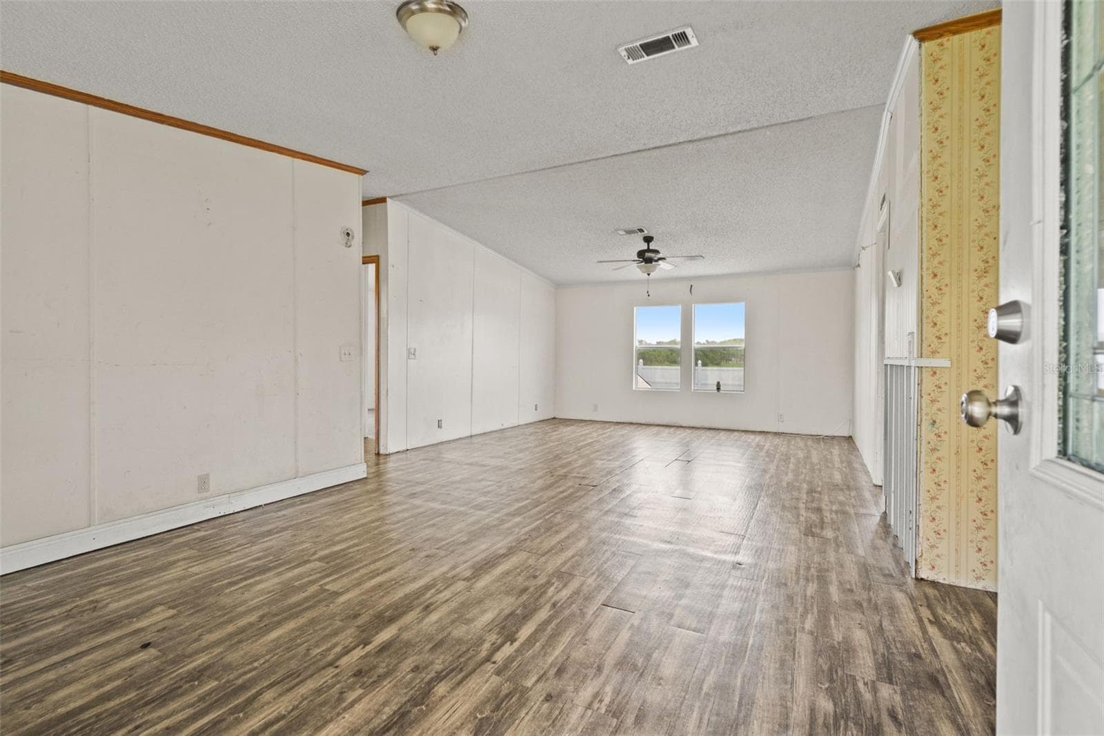 504 MANILLA LANE — photo 8 of 36