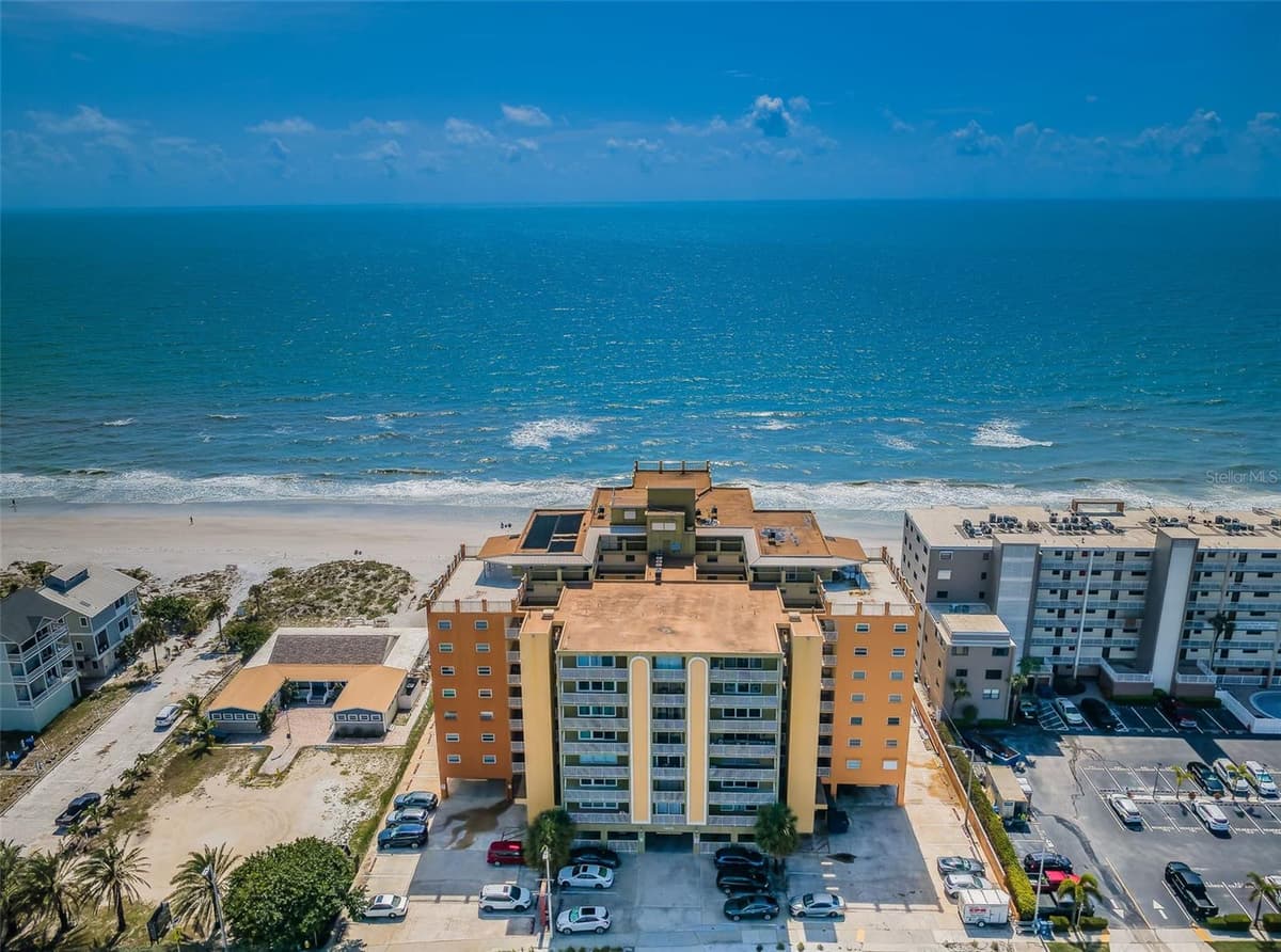 18610 GULF BOULEVARD — photo 4 of 56